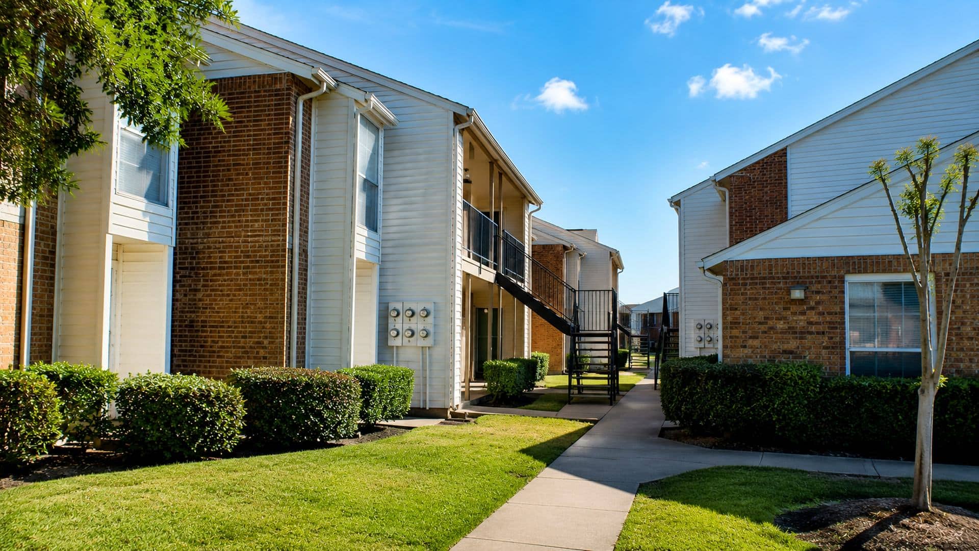 Crofton Place Apartments interior living preview