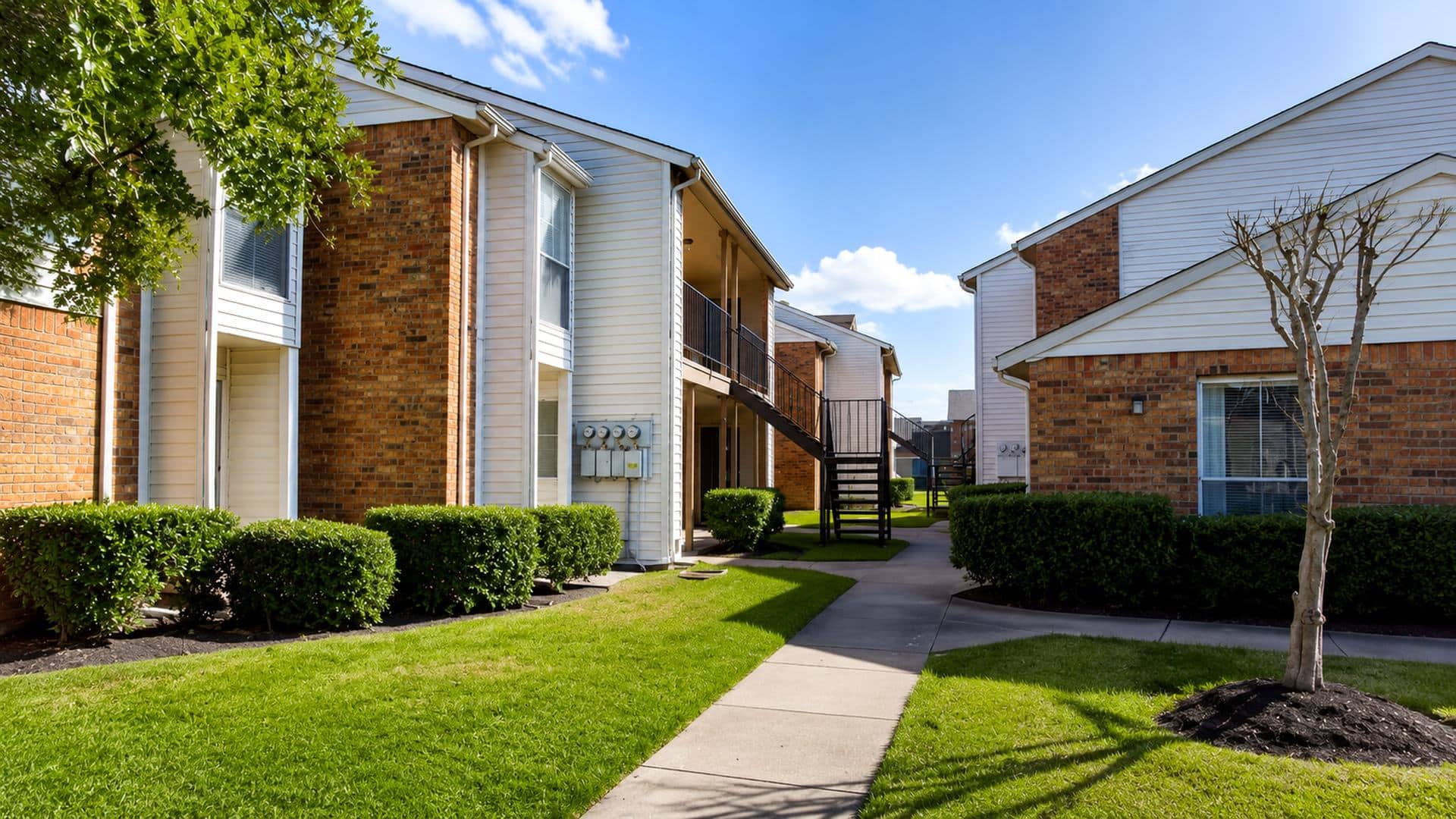 Crofton Place Apartments swimming pool and outdoor community space